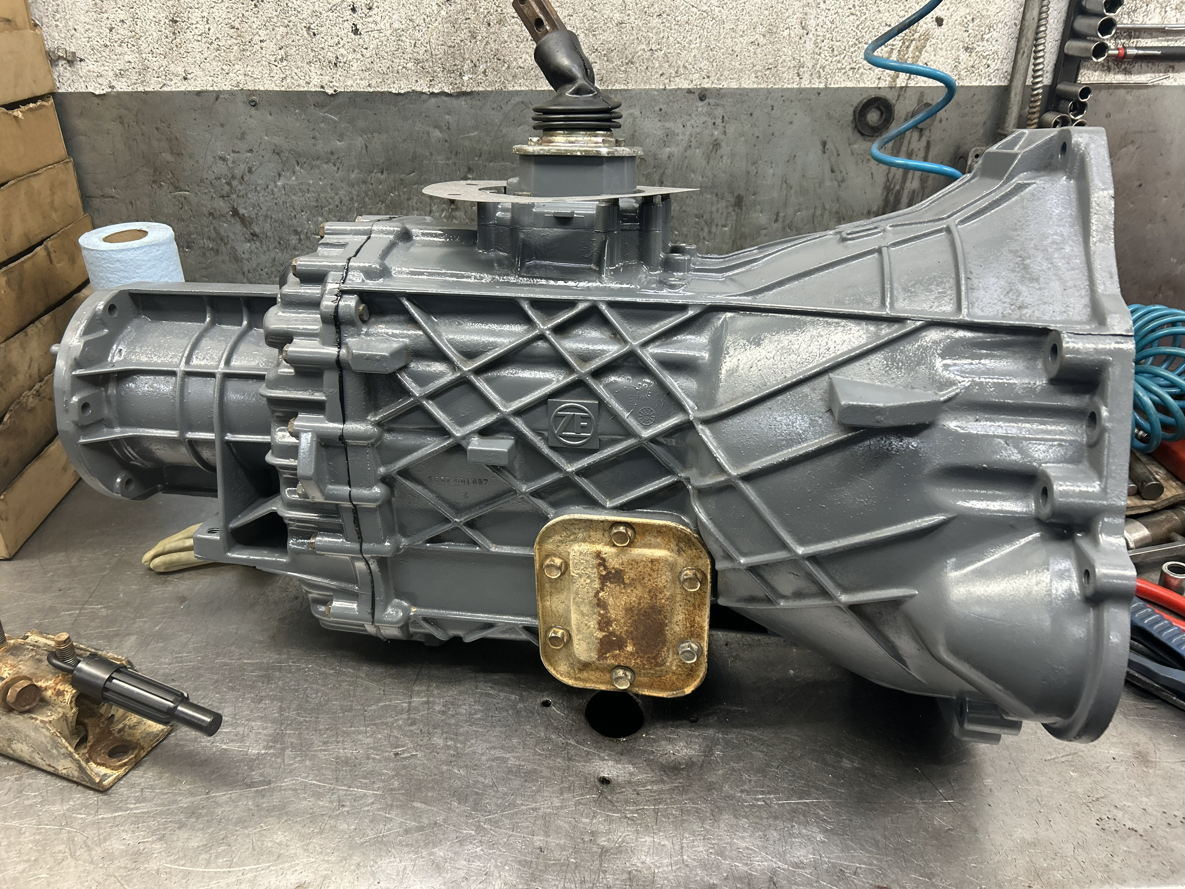 Manual transmission workbench